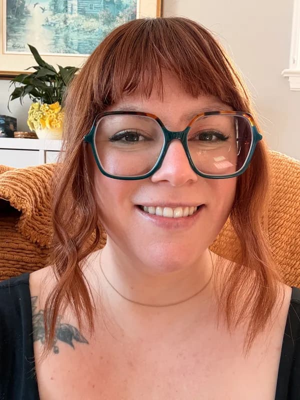 Professional headshot of Rae Slezak, Registered Psychotherapist (Qualifying) (ON)