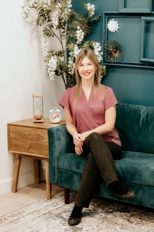 Professional headshot of Danielle Van Alstine, Registered Psychotherapist (Qualifying) (ON)