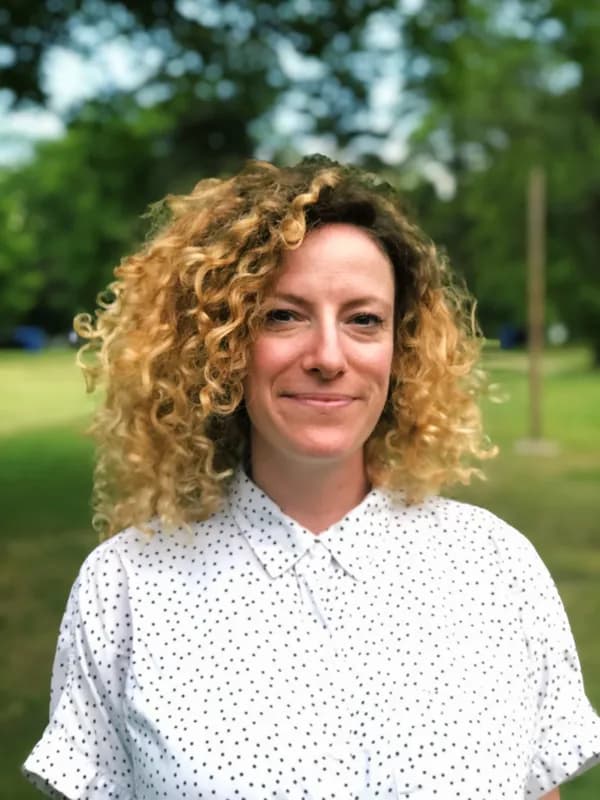 Professional headshot of Amanda Ross, Registered Social Worker (ON)