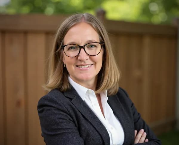 Professional headshot of Karen Weishuhn, Registered Psychotherapist (Qualifying) (ON)