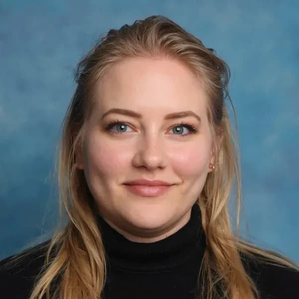 Professional headshot of Veronica Kozak, Registered Psychotherapist (Qualifying) (ON)