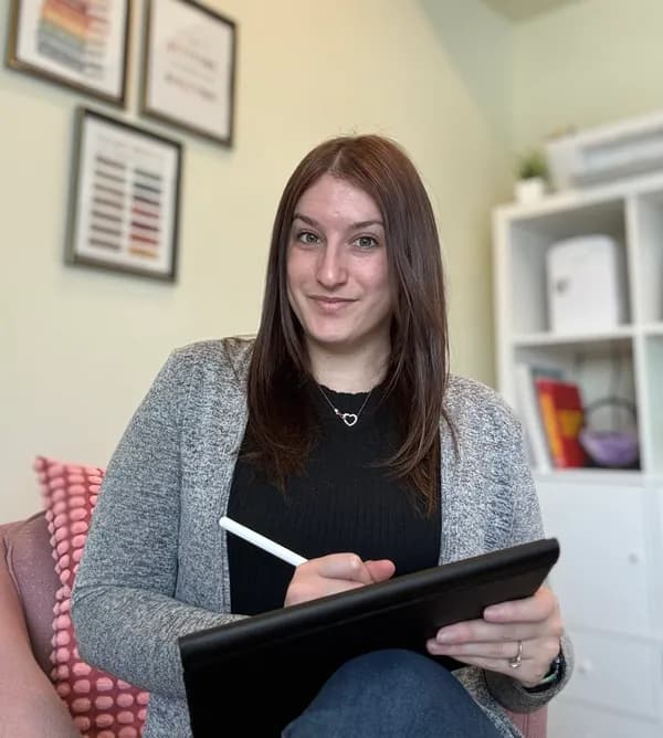 Professional headshot of Yamila Luner, Canadian Certified Counsellor