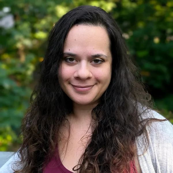 Professional headshot of Stephanie Neshcov, Registered Psychotherapist (Qualifying) (ON)