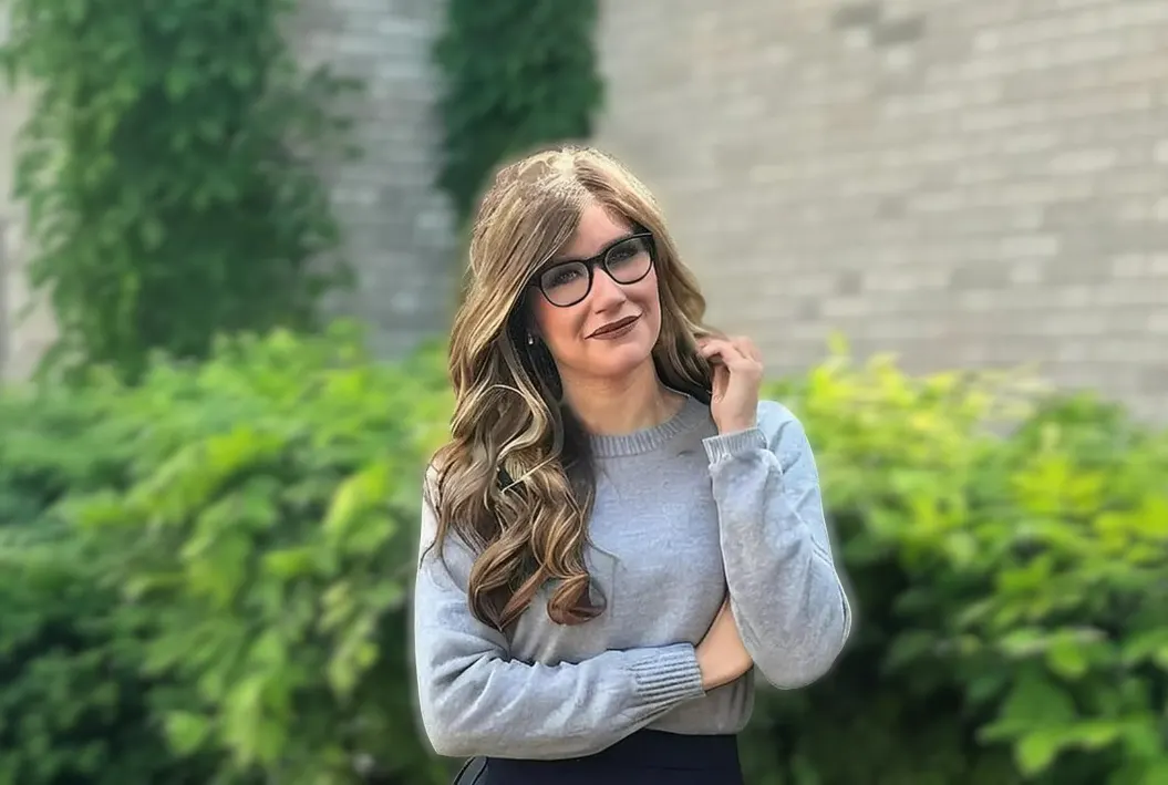Professional headshot of Lindsay Renaud