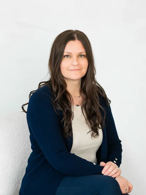 Headshot of Delia Petrescu
