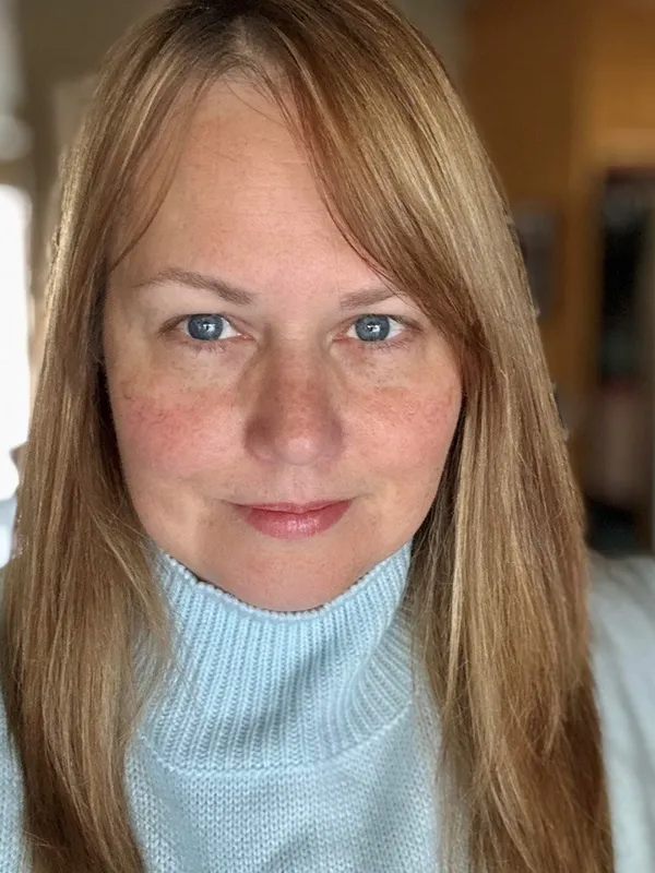 Headshot of Lesley Baker