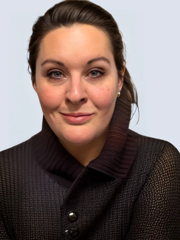 Headshot of Amy Tracey